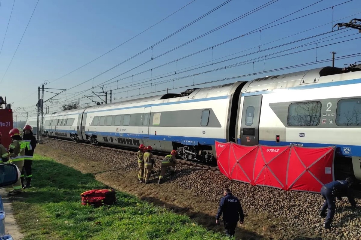Nasielsk. Śmiertelne potrącenie człowieka przez pociąg w Mogowie. Występują opóźnienia w kursowaniu pociągów