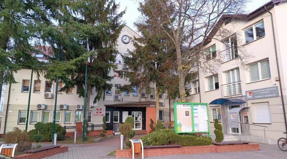 Gmina Czosnów inwestuje w fotowoltaikę. Trwa przetarg na budowę 12 instalacji fotowoltaicznych