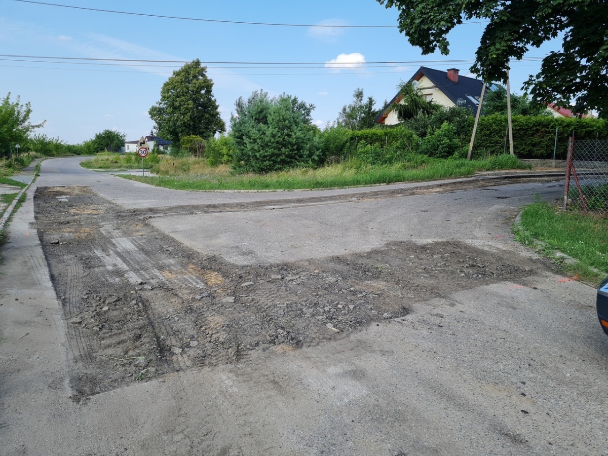 Nowy Dwór Mazowiecki. Dwie ulice na Okuninie zyskają dodatkowe oświetlenie. Radni walczyli o latarnie od kilku lat