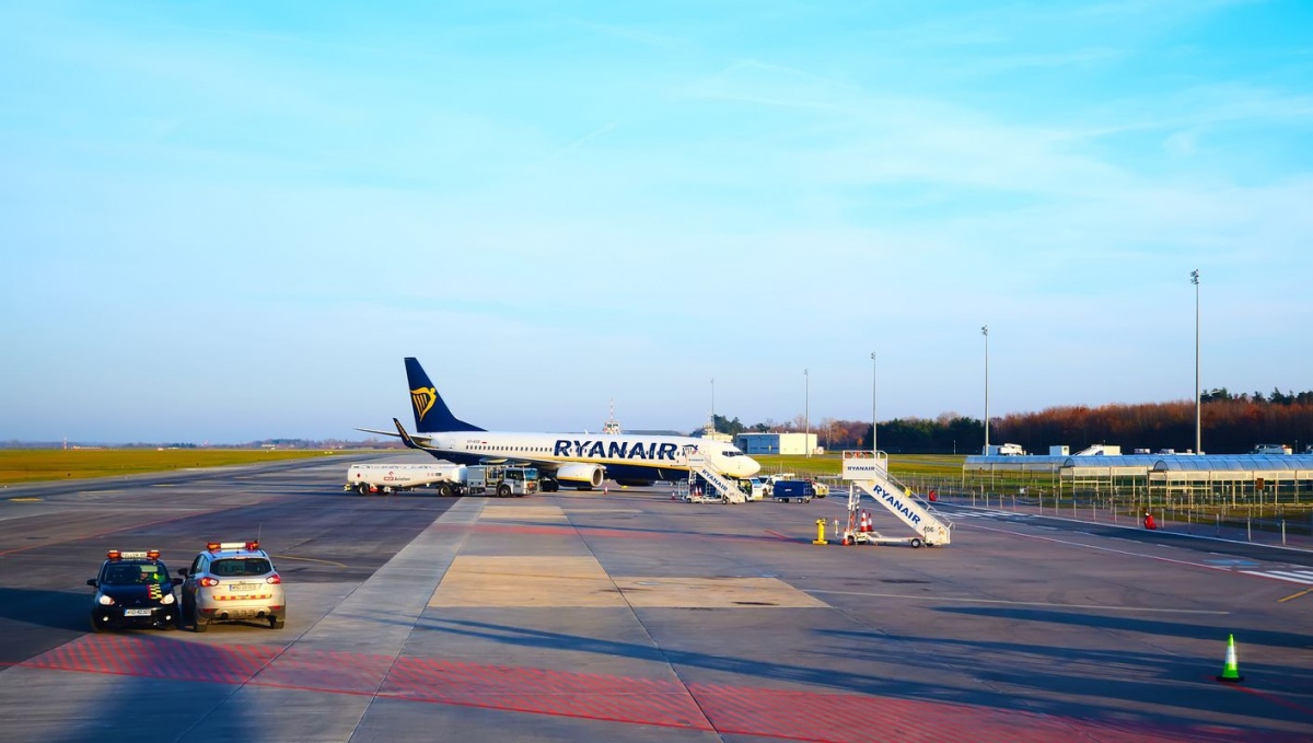 Ryanair znów tnie połączenia z Modlina. Część tras przeniesie na Okęcie