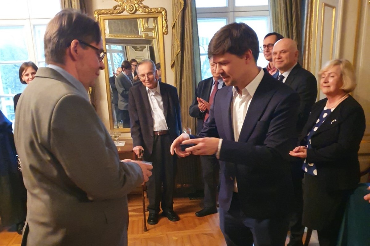 Nasielsk. Zasłużony archeolog uhonorowany złotą odznaką „Za opiekę nad zabytkami”