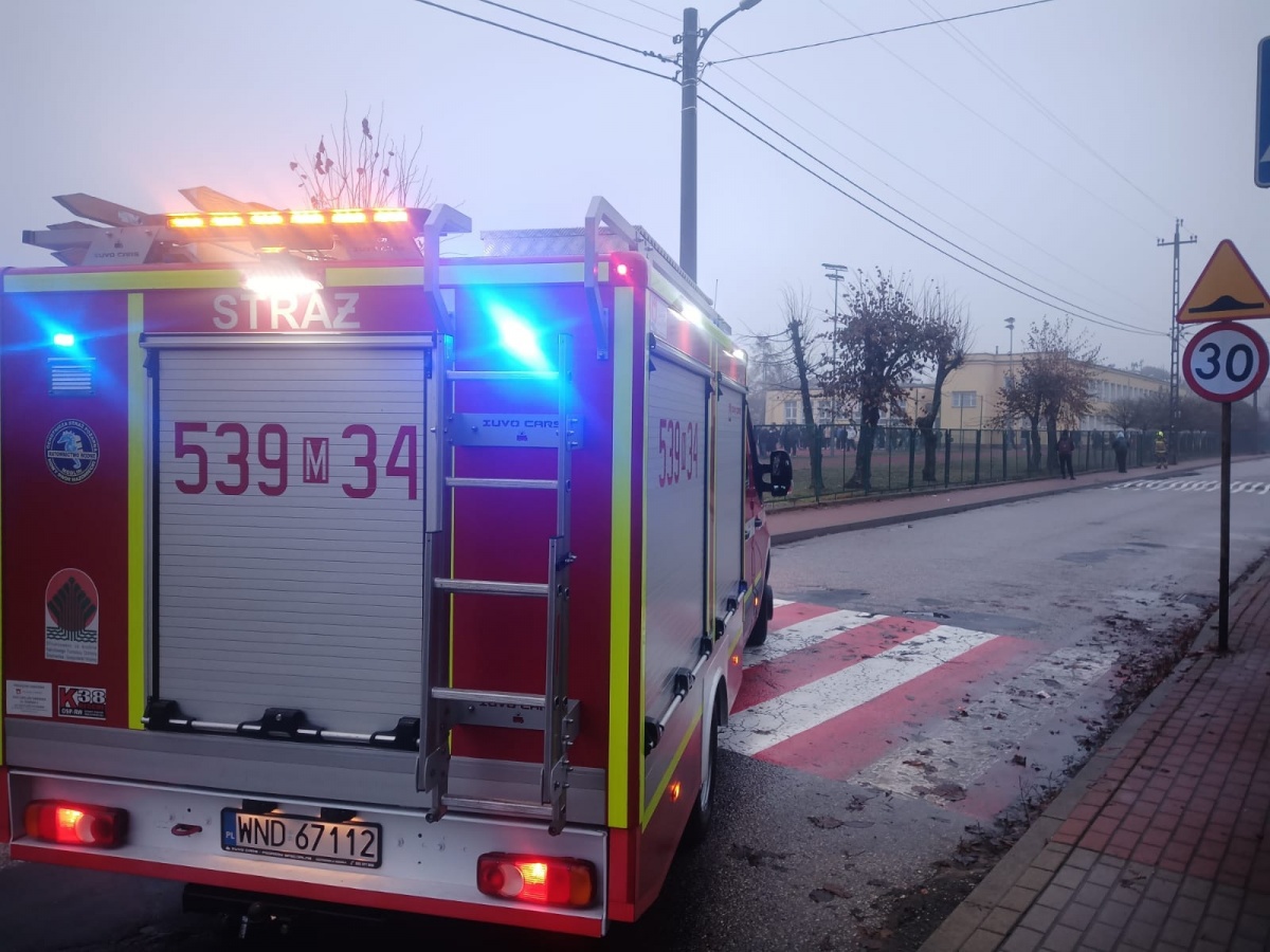 Alarm bombowy w Zespole Szkół nr 2 w Nowym Dworze Mazowieckim. Trwa ewakuacja (aktualizacja)