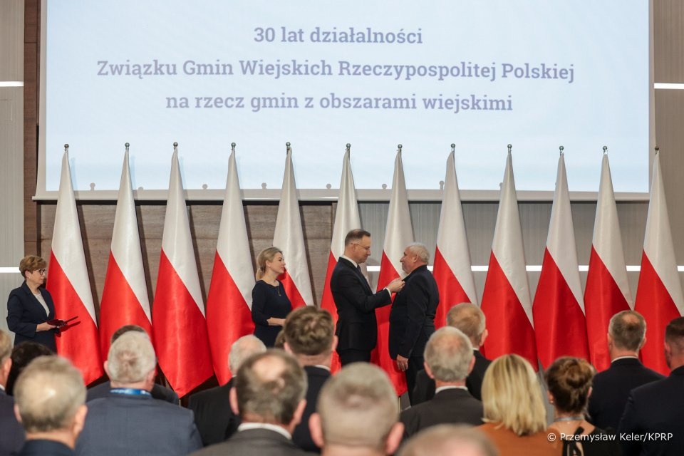 Wójt Antoni Kręźlewicz uhonorowany Złotym Krzyżem Zasługi. Gminą Czosnów rządzi od 33 lat