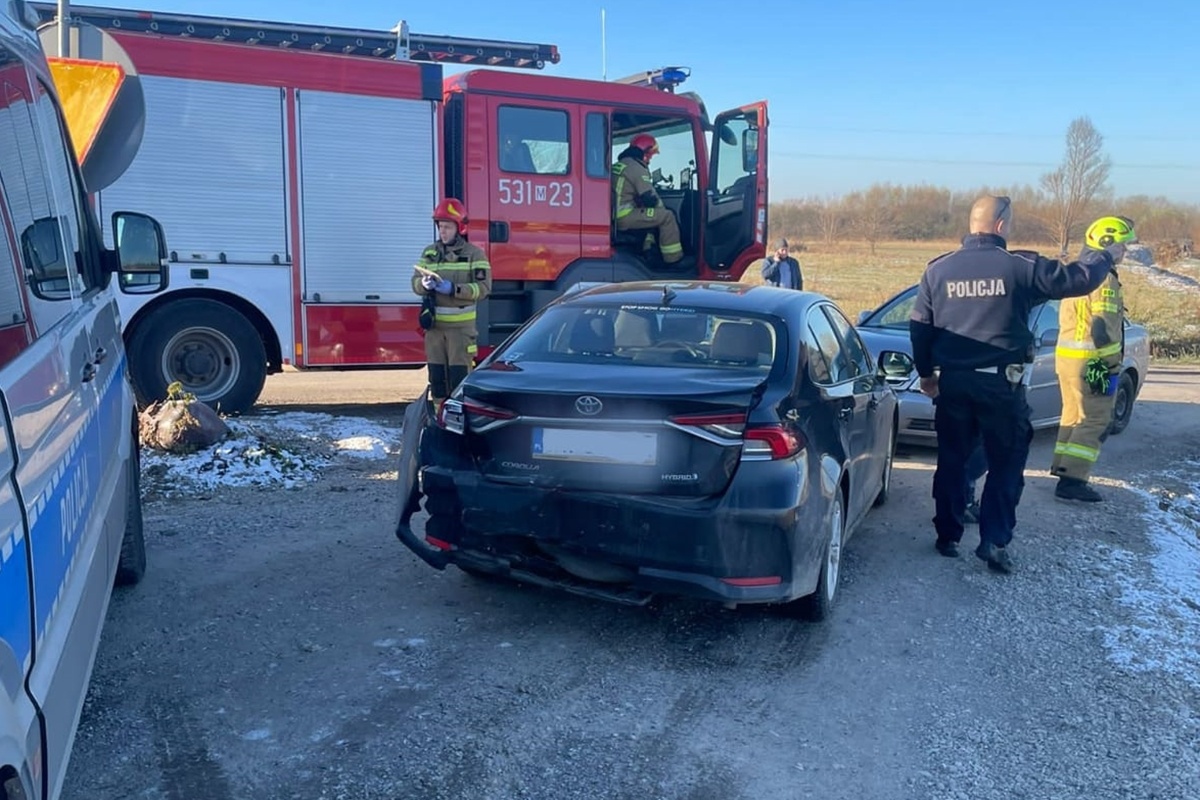 Czosnów. Zderzenie trzech samochodów na S7 w Kazuniu Nowym. Jedna osoba poszkodowana (aktualizacja)