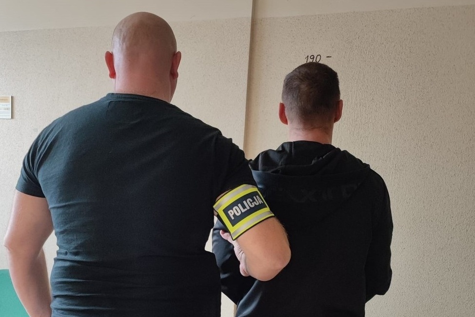 Pomiechówek. Okradli sklep spożywczy na 1250 zł. Grozi im do 5 lat więzienia