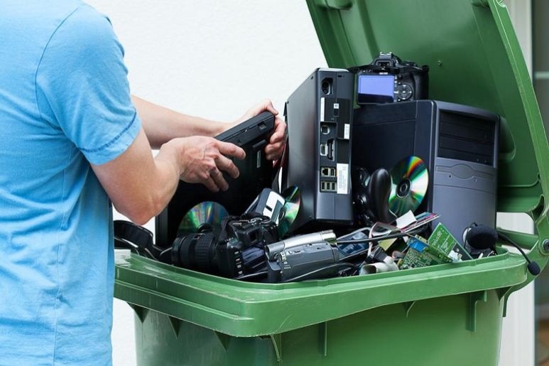 Wielka zbiórka elektrośmieci. Do wygrania wejściówki na mecze Świtu i koszulka piłkarska