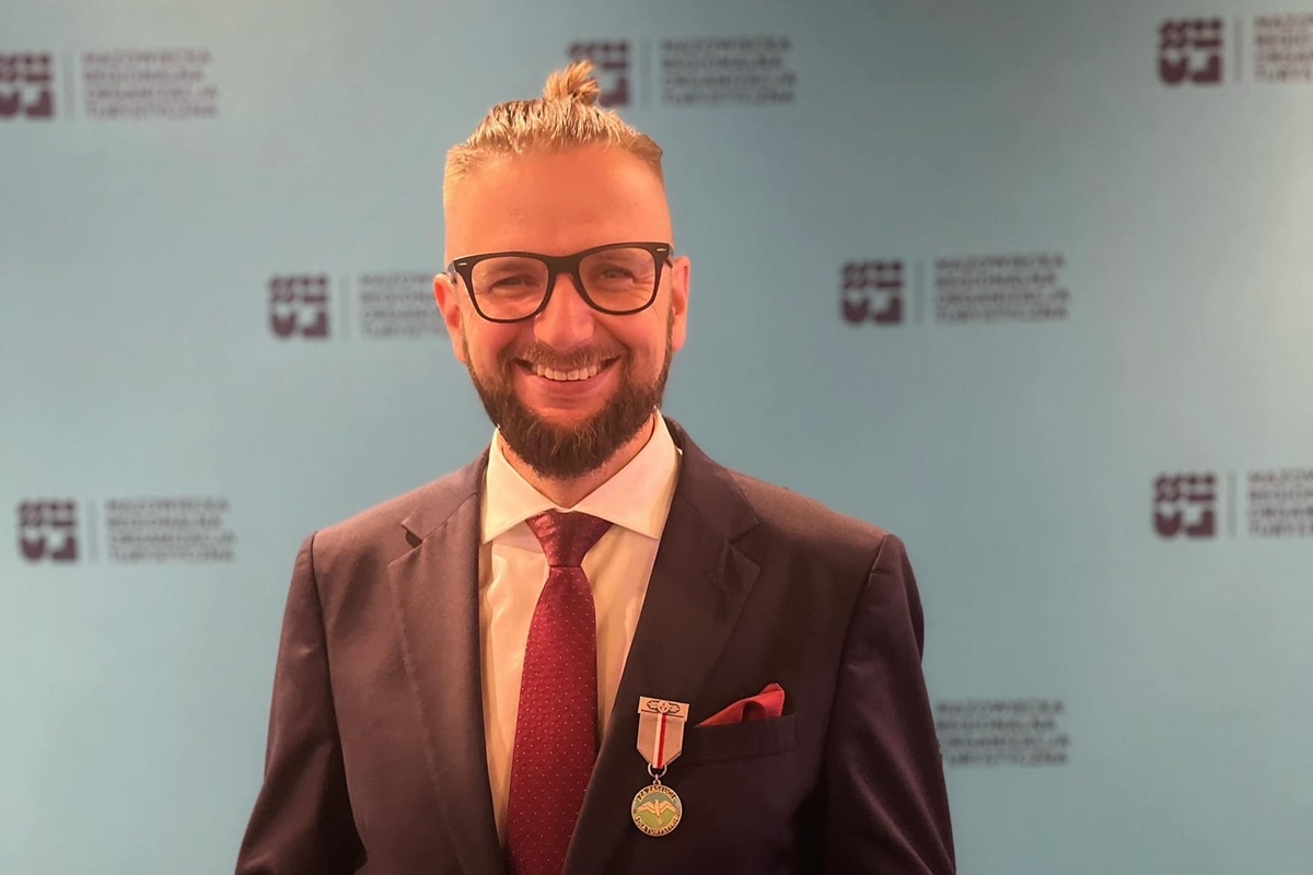 Sebastian Sosiński z honorową odznaką za zasługi dla turystyki