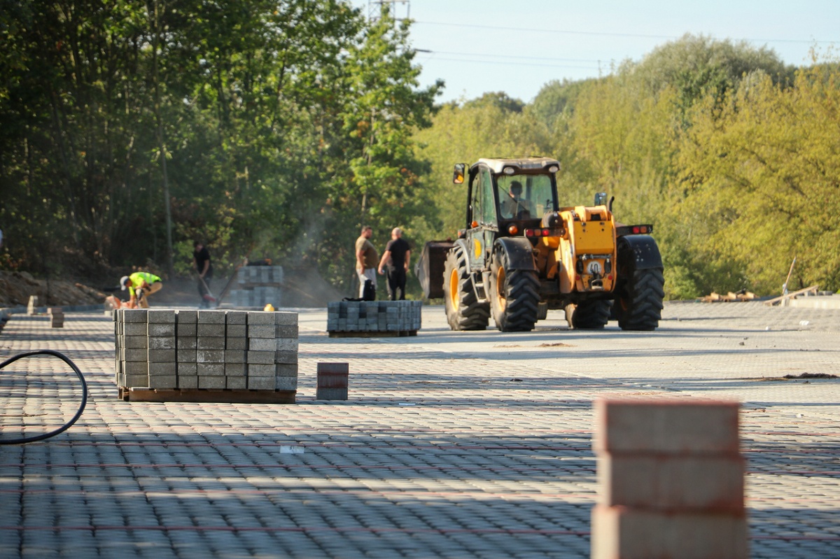 Pomiechówek. Parking przy stacji PKP coraz bliżej