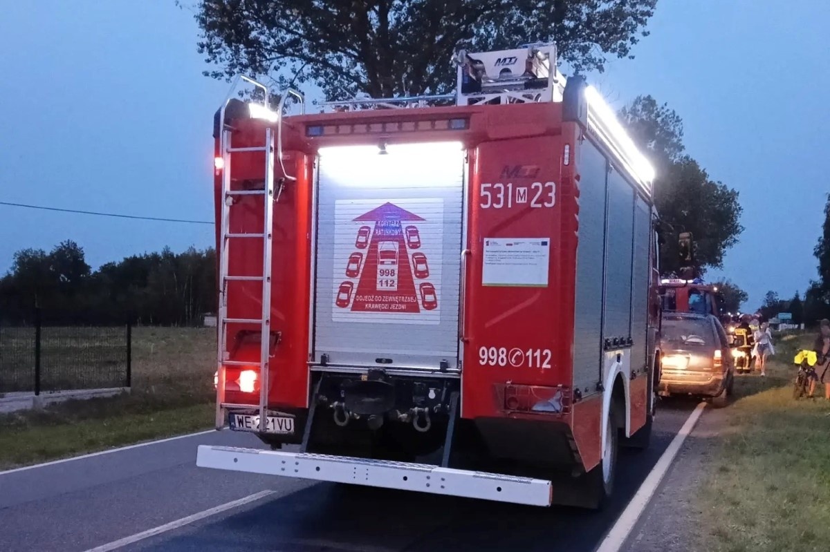 Nasielsk. Tragiczny wypadek na DW 632 w Chrcynnie. W wyniku zderzenia skutera i auta osobowego śmierć na miejscu poniósł kierowca jednośladu