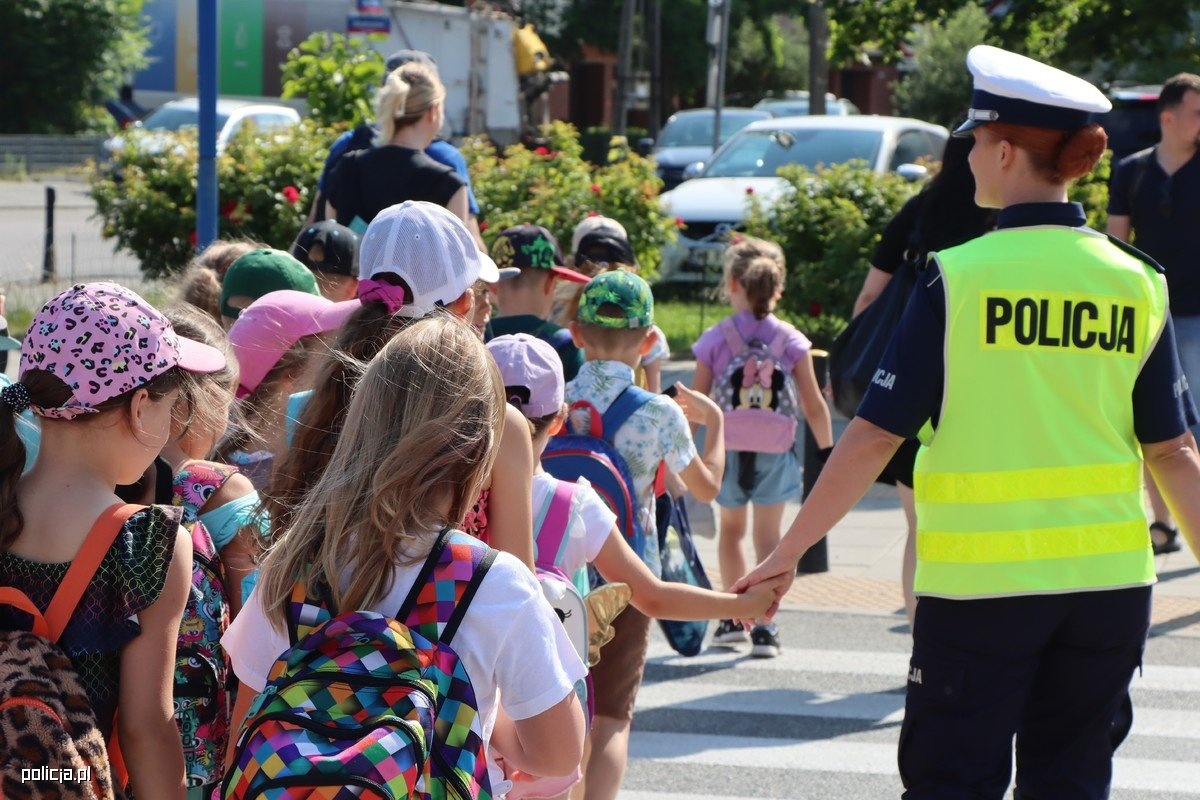 Akcja „Bezpieczna droga do szkoły”. Więcej patroli policyjnych w pobliżu szkół