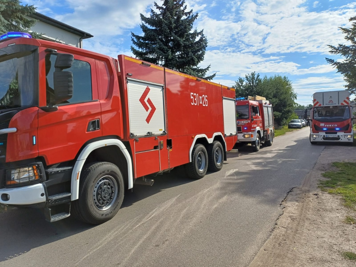 Nasielsk. Kłęby dymu nad Borkowem. Mężczyzna wypalał pozostałości po budowie