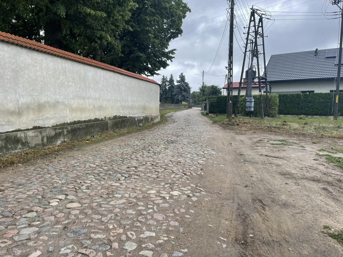 Zakroczym. Rewitalizacja ulic Klasztornej i Spacerowej. Teren przy klasztorze zyska nowy wygląd