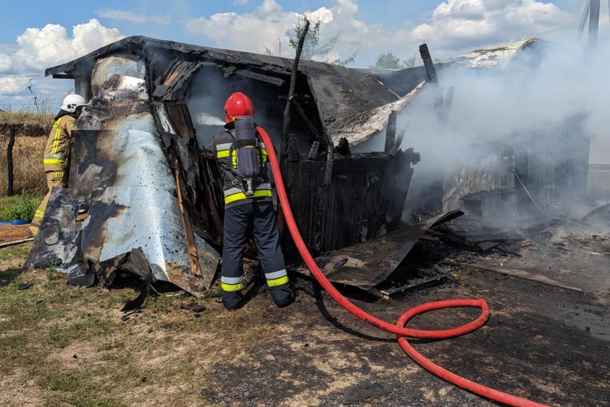 Pomiechówek. Pożar szopy w Kosewie. Budynek doszczętnie spłonął