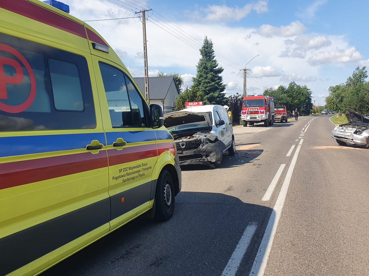 Leoncin. Zderzenie dwóch osobówek na DW575 w Małej Wsi przy Drodze