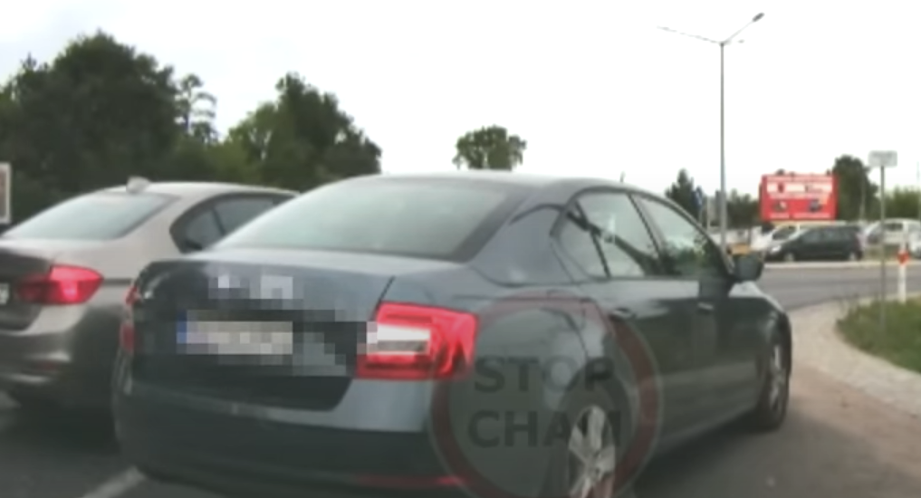Nowy Dwór Mazowiecki na kanale „Stop Cham”. Kierowca Skody złośliwie zajeżdżał drogę