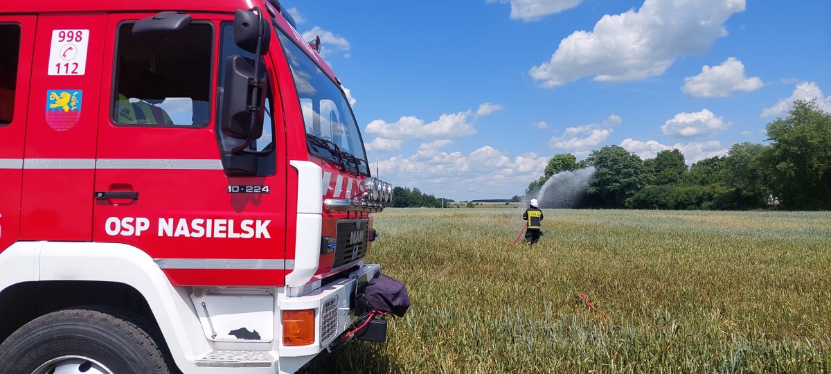 Cztery akcje gaśnicze w jedną dobę. Strażacy bronili m. in. budynków drewnianych przed ogniem