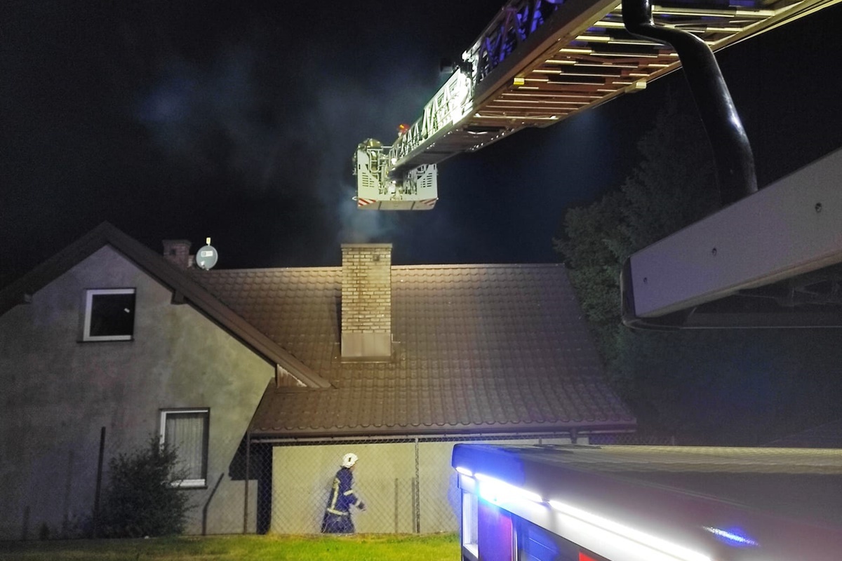 Nasielsk. Pożar sadzy w domu jednorodzinnym przy ulicy Starzyńskiego