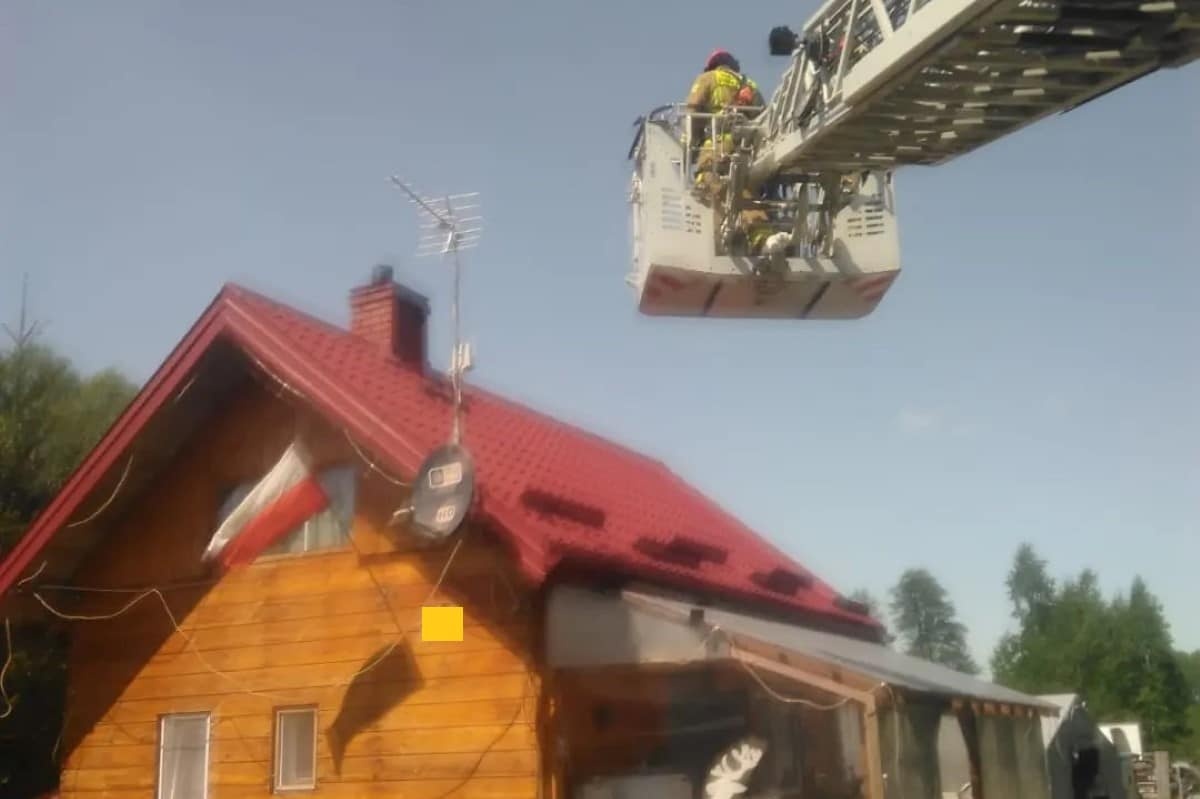 Czosnów. Pożar sadzy w domu jednorodzinnym w miejscowości Wiersze