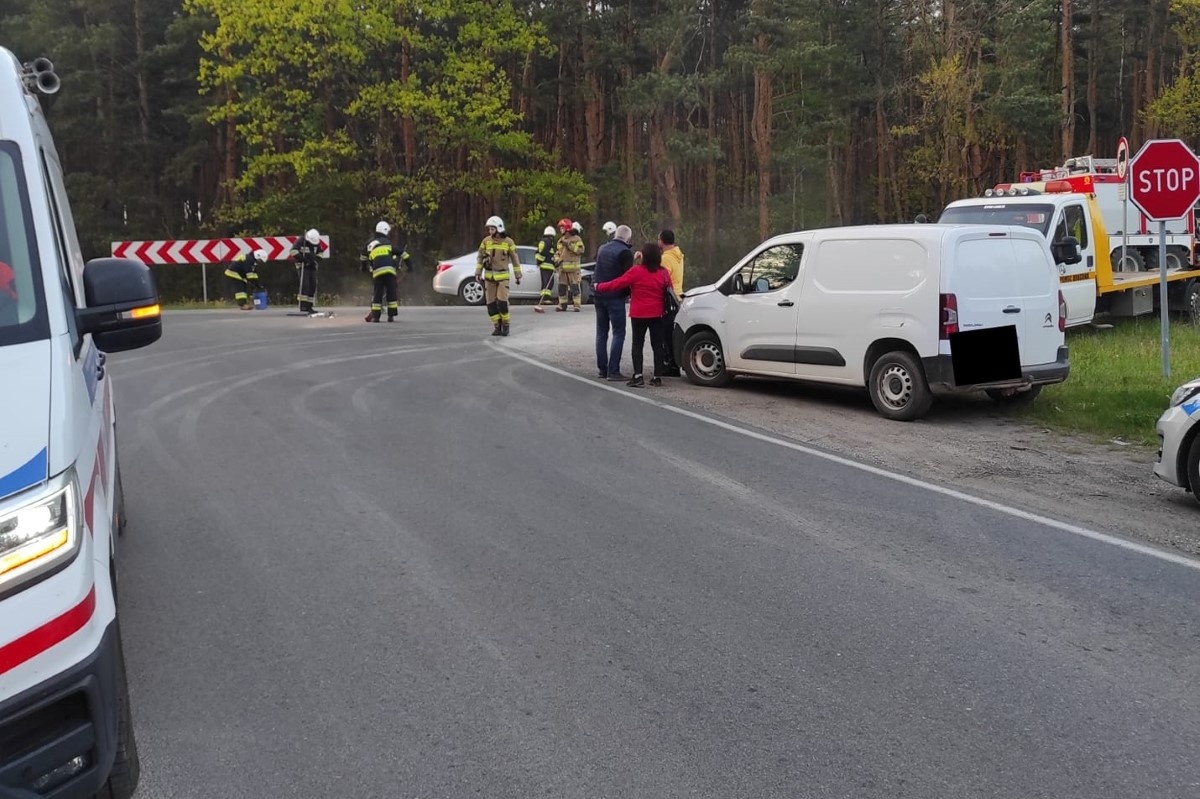 Leoncin. Zderzenie trzech aut w Starych Grochalach