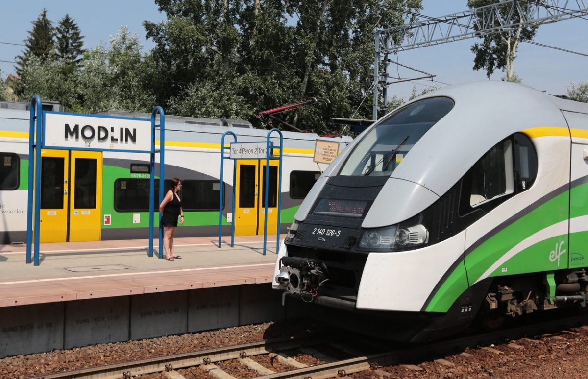 Lotnisko w Modlinie zyska bezpośrednie połączenie kolejowe ze stolicą