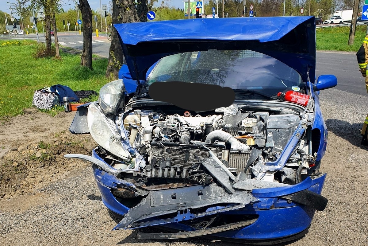 Czosnów. Zderzenie dwóch aut osobowych na S7. W jednym z samochodów podróżowało dziecko