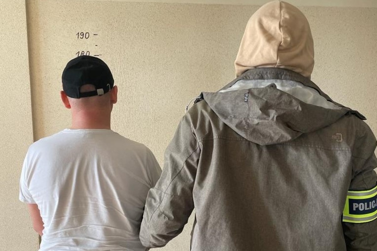 Nowy Dwór Mazowiecki. W mieszkaniu 38-latka policjanci znaleźli kilkadziesiąt gramów mefedronu i marihuany. Mężczyźnie grozi kara do 10 lat więzienia