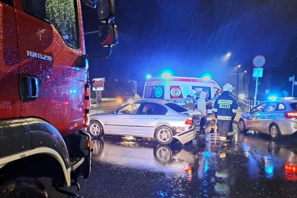 Kolizja dwóch osobówek na DK62 w Zakroczymiu
