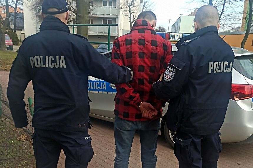 Nowy Dwór Mazowiecki. Policjantki po pościgu zatrzymały dwóch złodziei