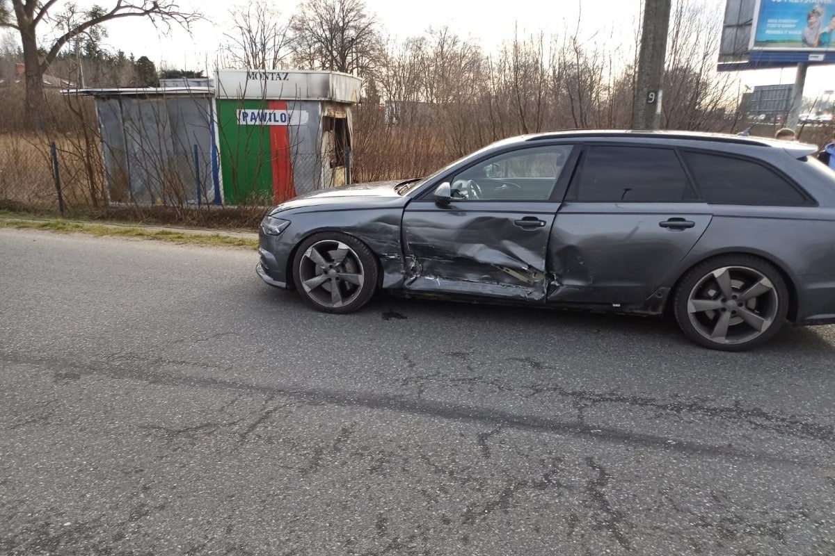 Czosnów. Zderzenie Hyundaia i Audi na skrzyżowaniu DK7 i Warszawskiej