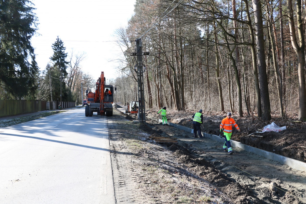 Pomiechówek. Trwa budowa ścieżek rowerowych w rejonie ulicy Nasielskiej