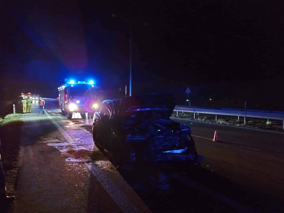 Zakroczym. Kolizja dwóch osobówek na S7. Kierowca audi wjechał w tył hyundaia
