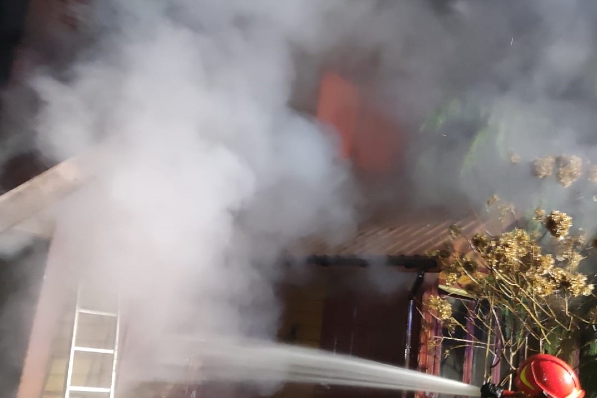 Nasielsk. Pożar domu letniskowego w Lelewie. Straty są bardzo duże