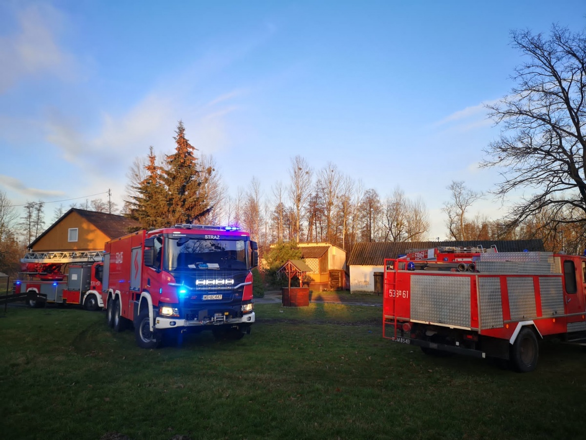 Leoncin. Pożar sadzy w kominie w Wilkowie Polskim. Interweniowali strażacy