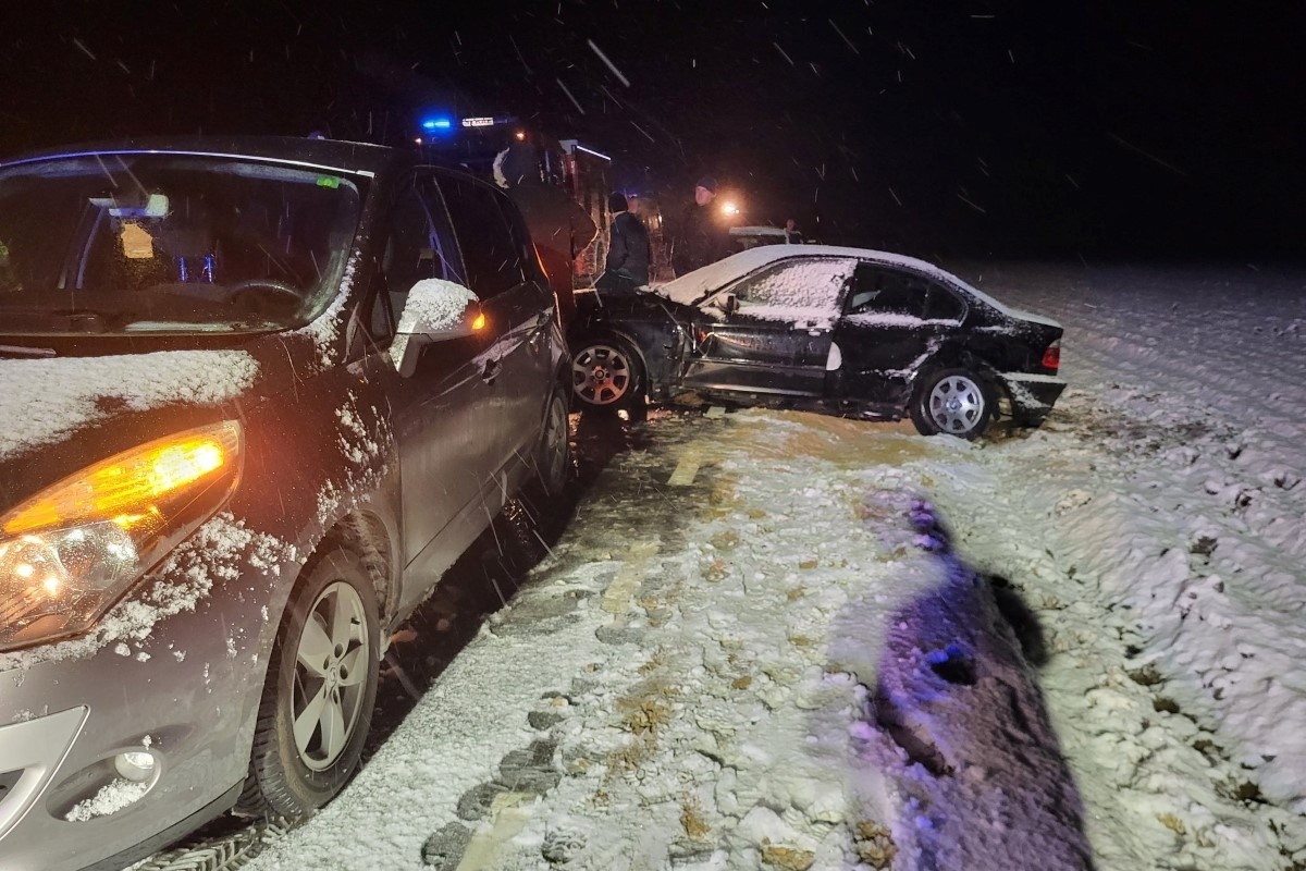 Zakroczym. Zderzenie Audi i BMW w Zarębach. Jedna osoba trafiła do szpitala