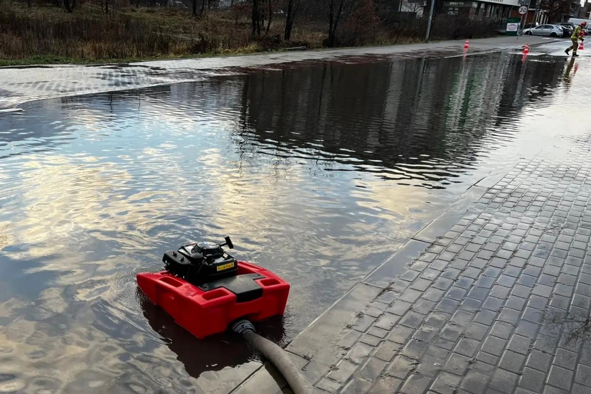 Nowy Dwór Mazowiecki. Po raz kolejny zalało ulicę Dębową. Droga była nieprzejezdna