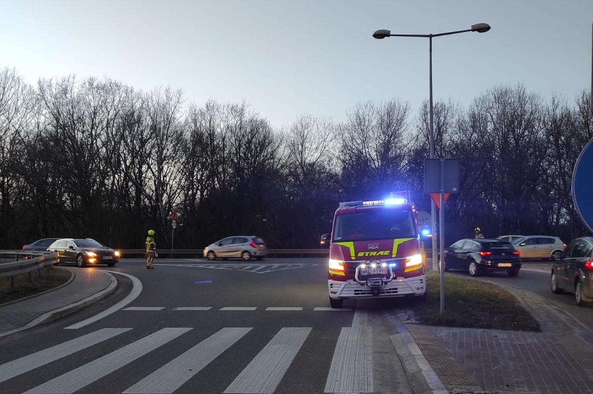 Nowy Dwór Mazowiecki. Zderzenie Volkswagena i Mazdy na skrzyżowaniu Warszawskiej i Wojska Polskiego