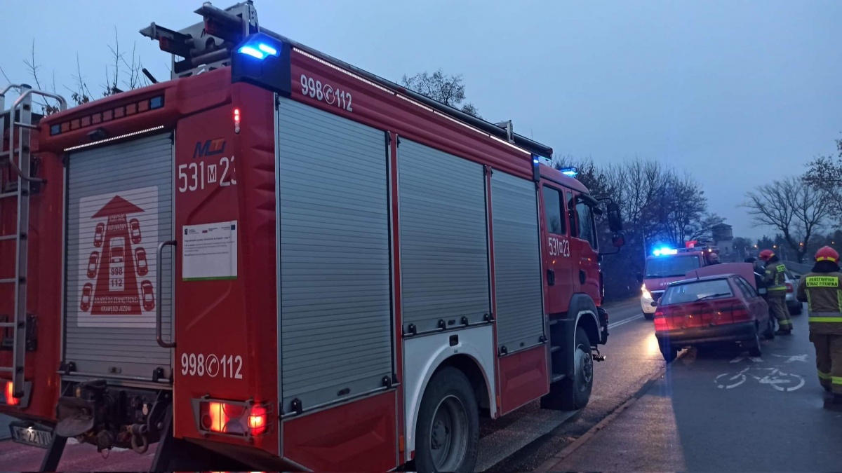 Nowy Dwór Mazowiecki. Pożar osobówki na moście Pancera