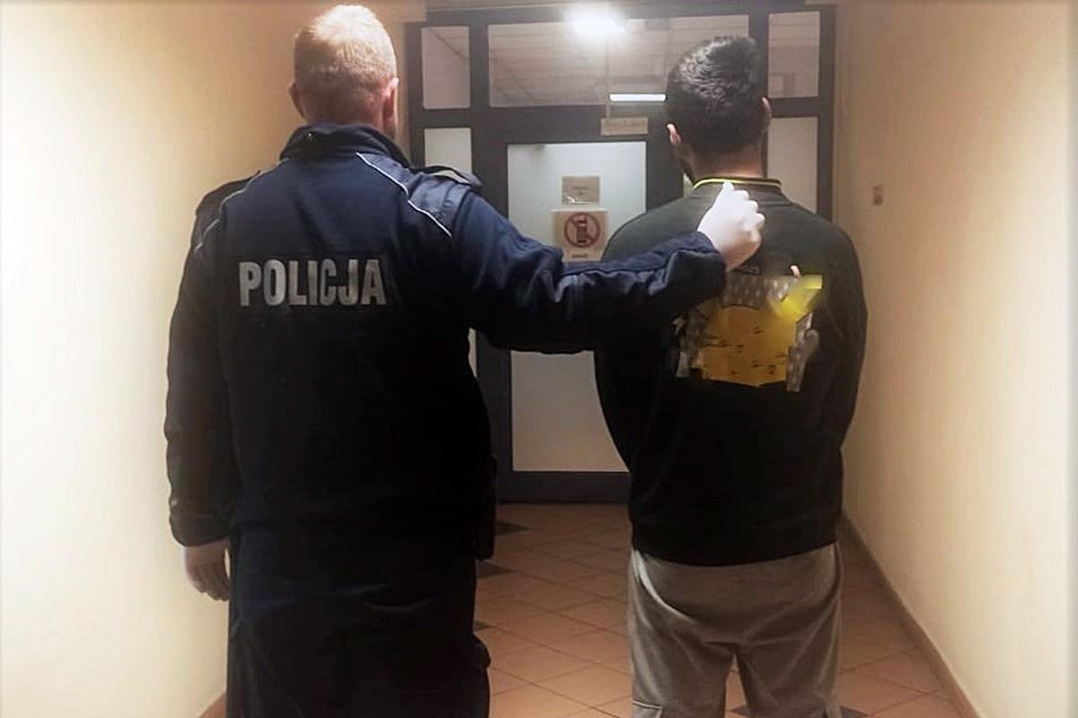 19-latek z Modlina Twierdzy znęcał się nad swoimi dziadkami. Został zatrzymany przez dzielnicową