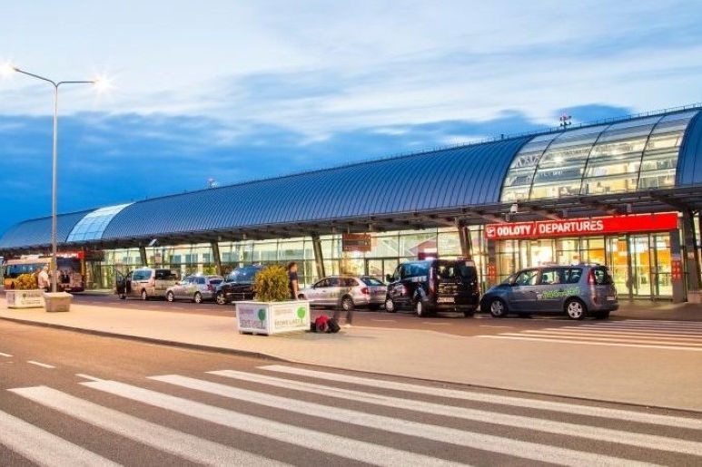 Lotnisku w Modlinie grozi paraliż? Straż graniczna zapowiada masowe odejścia, jeśli rząd nie spełni postulatów związkowców