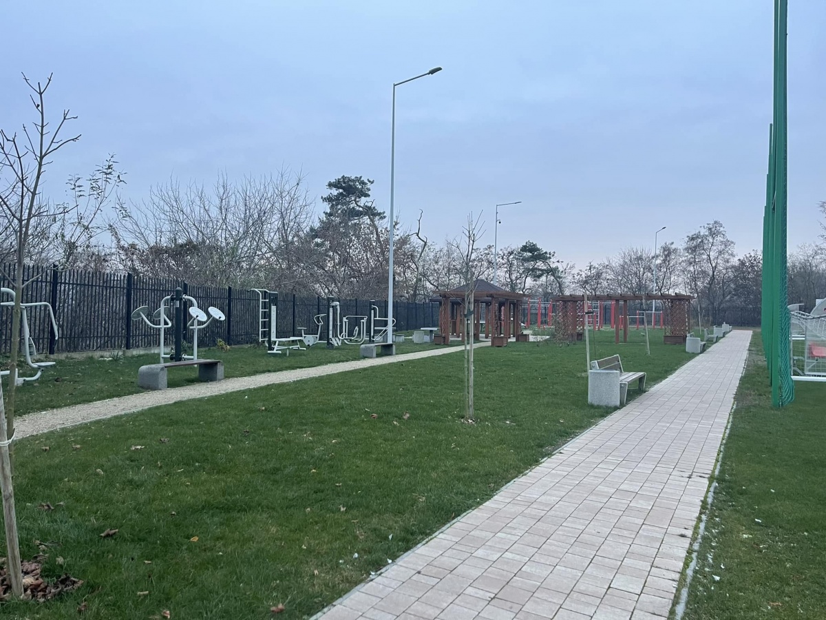 Zakroczym. Zniszczył pergolę i zdemolował 