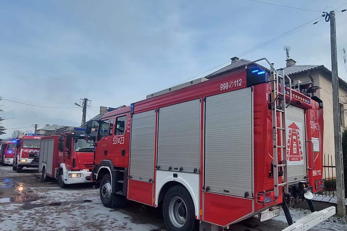Nasielsk. Pożar kotłowni w Nowych Pieścirogach. Na miejscu działają służby ratownicze