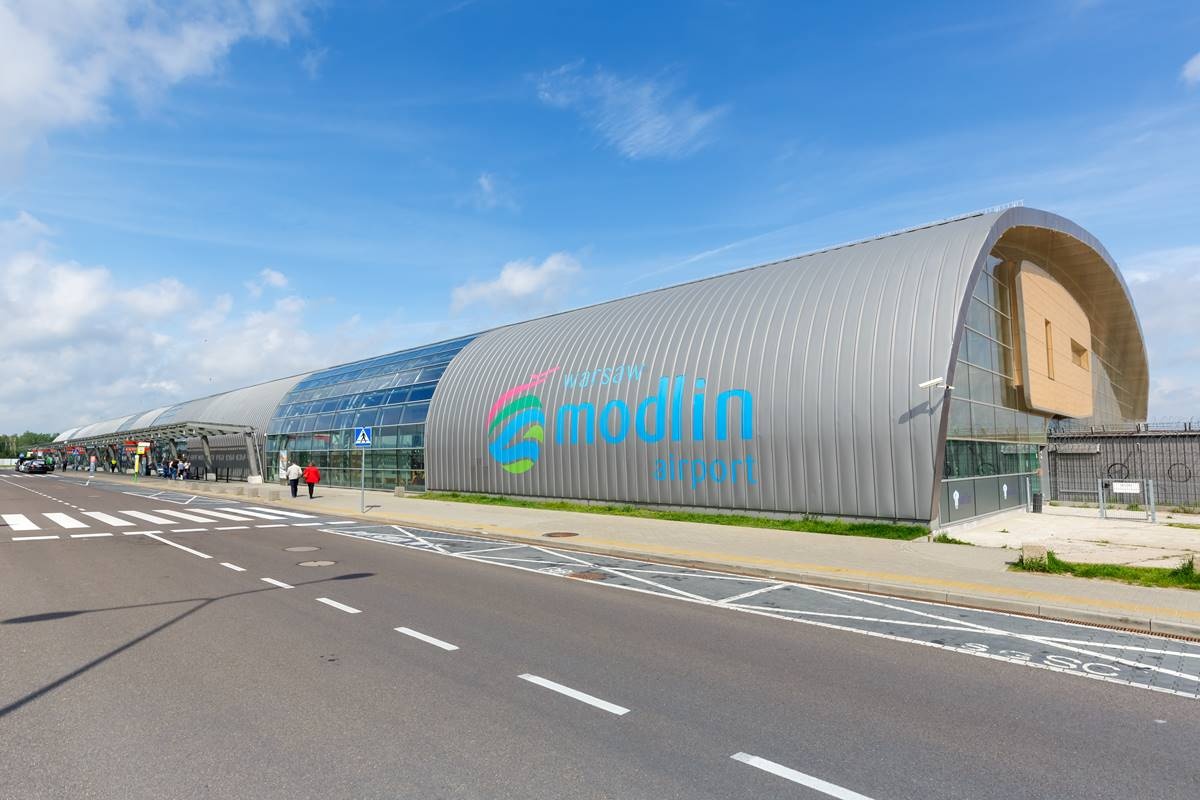 Ewakuacja na lotnisku Modlin. Powodem ewakuacji 150 osób pozostawiony bagaż