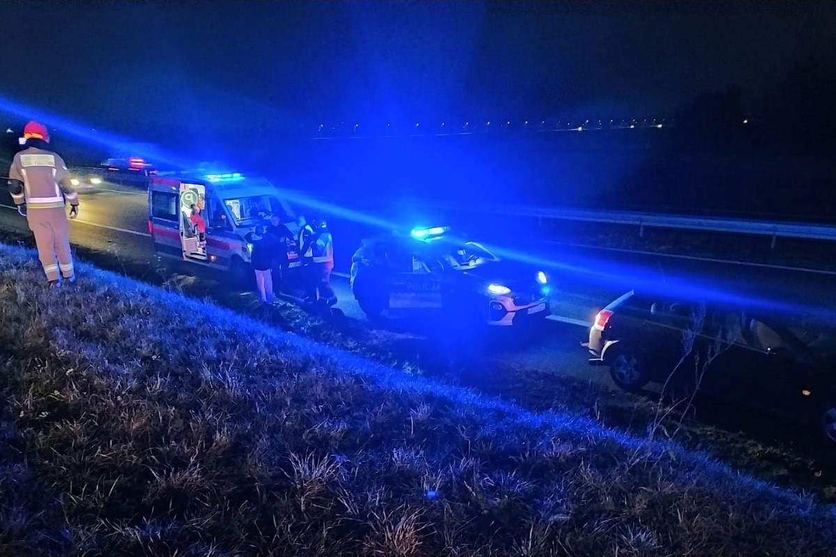 Zakroczym. Zderzenie dwóch aut osobowych na S7. Jedna osoba trafiła do szpitala