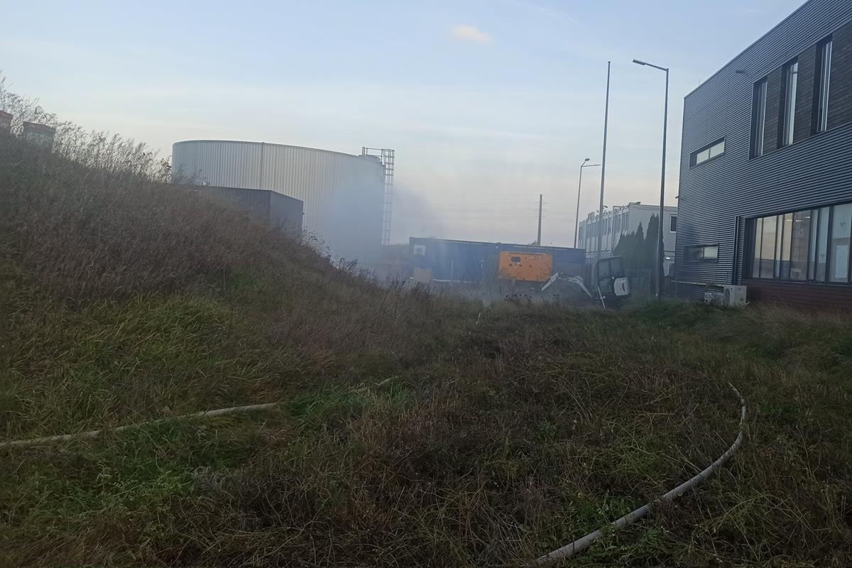 Wyciek gazu na terenie zakładu produkcyjnego w Nowym Dworze Mazowieckim. Ewakuowano około 80 pracowników