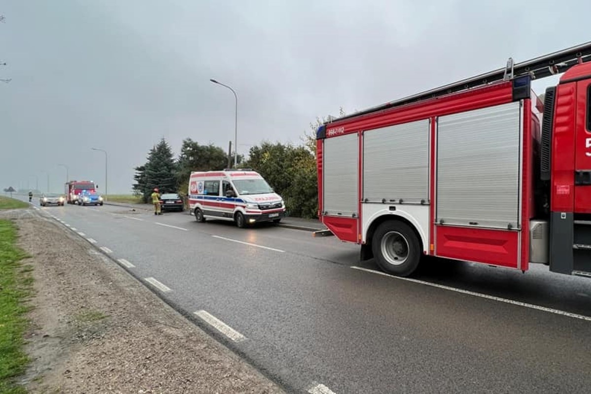 Zakroczym. Zderzenie dwóch osobówek w Swobodni. Poszkodowany mężczyzna został zabrany do szpitala