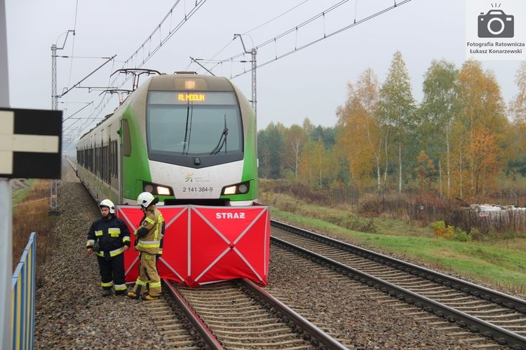 Janówek. Potrącenie mężczyzny na stacji kolejowej. Opóźnienia w kursowaniu pociągów (aktualizacja)