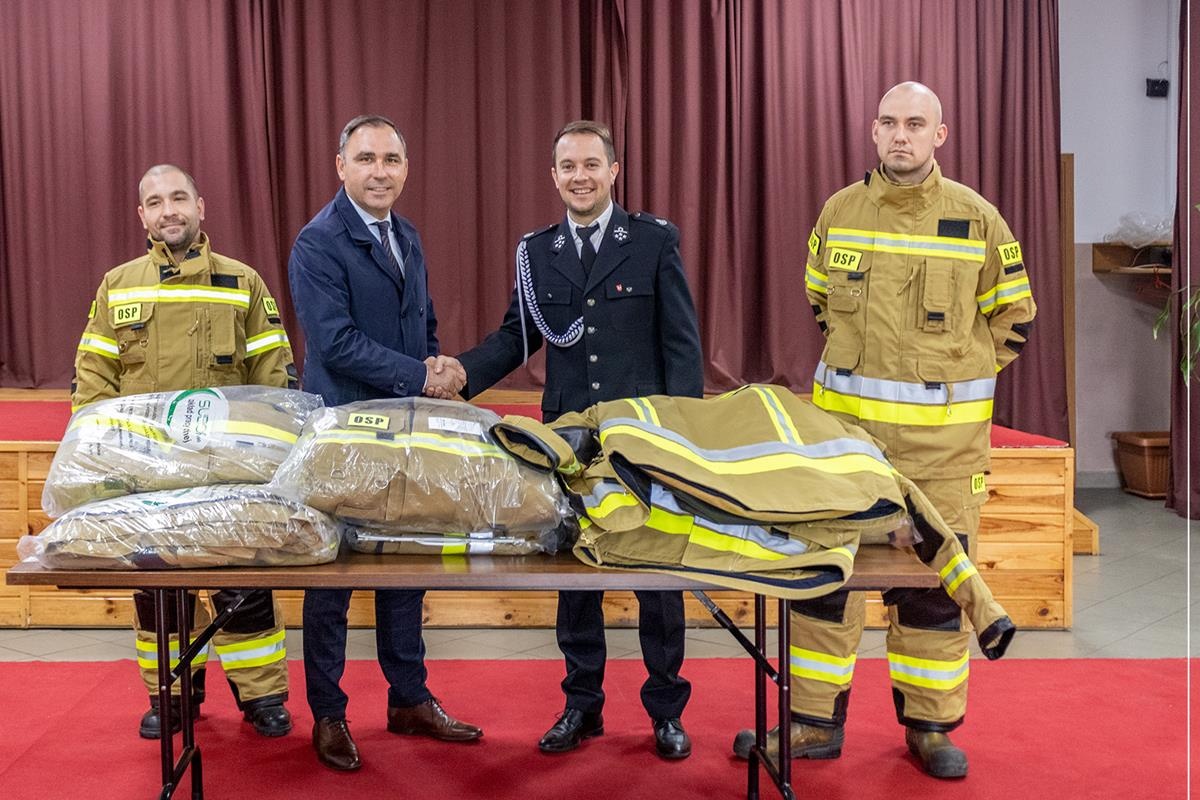 Zakroczym. Nowy sprzęt strażacki dla druhów z OSP Zakroczym i OSP Wojszczyce