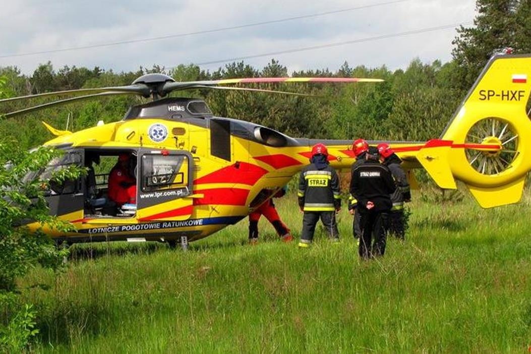 Nasielsk. Mężczyzna nadział się na wystające kolce z ogrodzenia. Z obrażeniami okolic krocza trafił do szpitala
