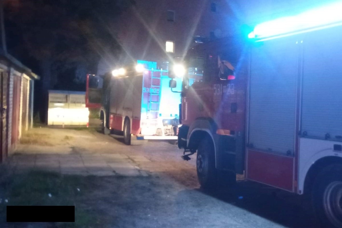 NDM. Przypalona potrawa powodem zadymienia i interwencji strażaków w bloku przy ulicy Chemików