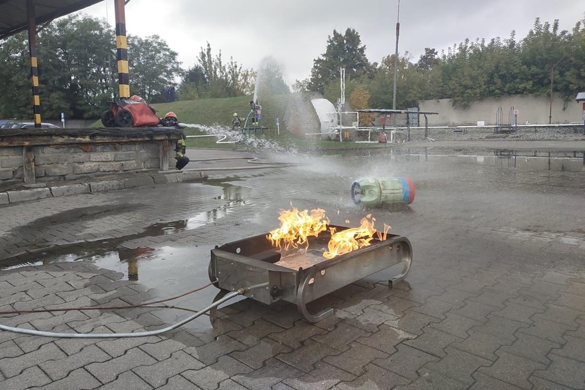 Nasielsk. Ćwiczenia imitujące zagrożenia stwarzane przez butle z gazem. Tak trenują druhowie!